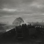 april 17 1943 us coast guard cutter spencer destroys the nazi submarine u 175 150x150 - 22 moments étonnants de l'histoire en photos